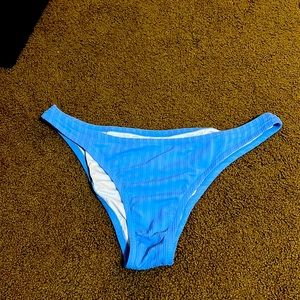 These are light blue, they are size large and never worn